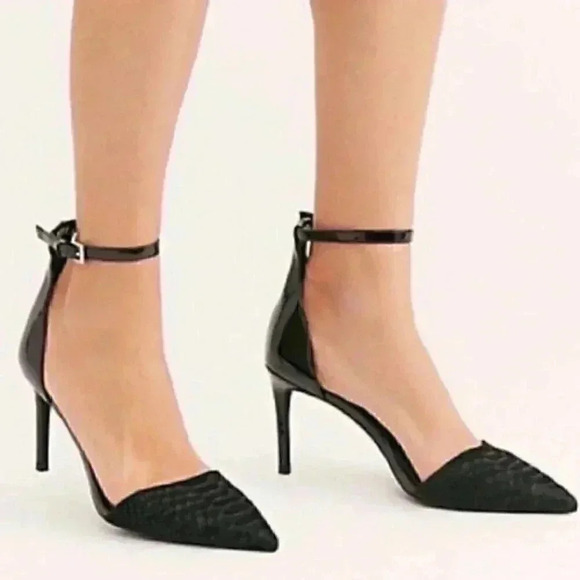 Free People in collaboration with Jeffrey Campbell - Picture 1 of 7